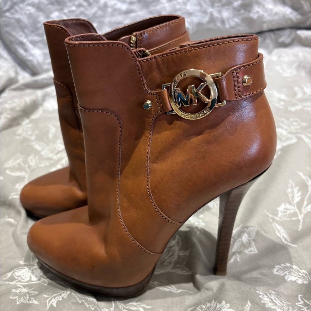 MK Michael Kors camel tan leather boots bootie 6.5 high heels